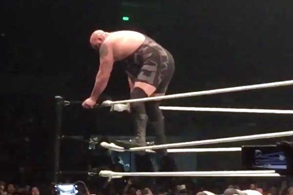 Big Show Snaps A Ring Rope At #WWEManila (Video)