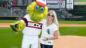 Alexa Bliss Throws First Pitch At Chicago White Sox Game (Video)