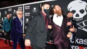 Sami Zayn Calls Out Johnny Knoxville At Jackass Forever Premiere