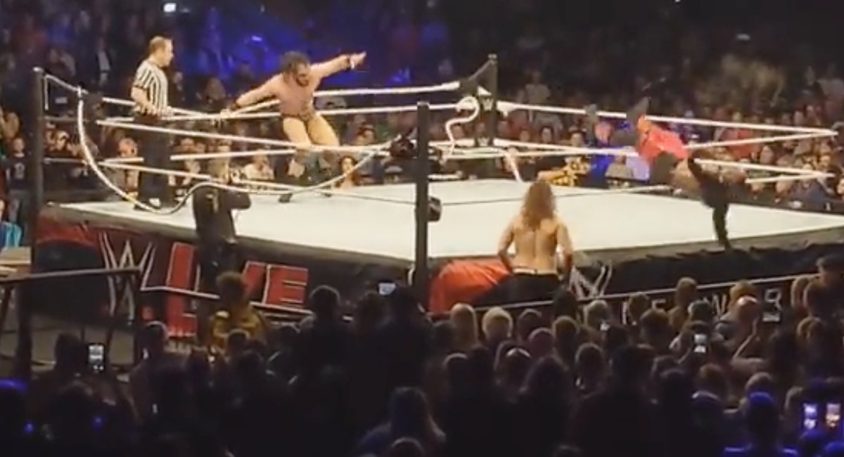 Bobby Lashley Falls Out of Ring Following Rope Break at WWE UK (Video)