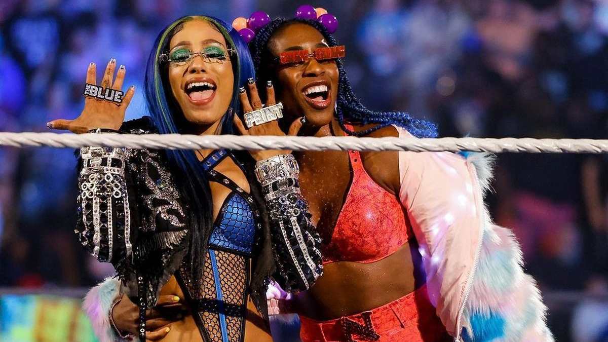 Sasha Banks Naomi