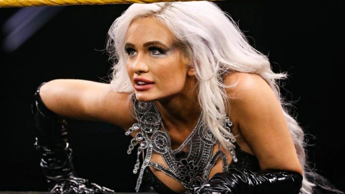 WWE Fans Ejected After Throwing Drink At Scarlett During Live Event