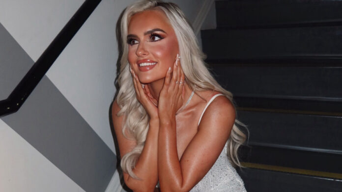 Mariah May, backstage