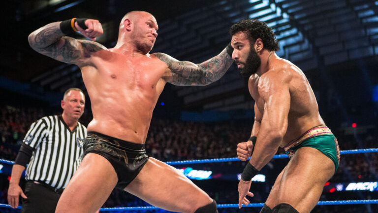 Former WWE Champion Undergoes Knee Surgery