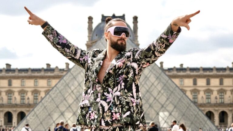 Louvre Heist Dethrones Seth Rollins’ WrestleMania 31 Cash-In as “Heist of the Century”