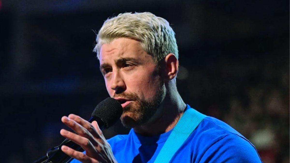 Joe Hendry in concert