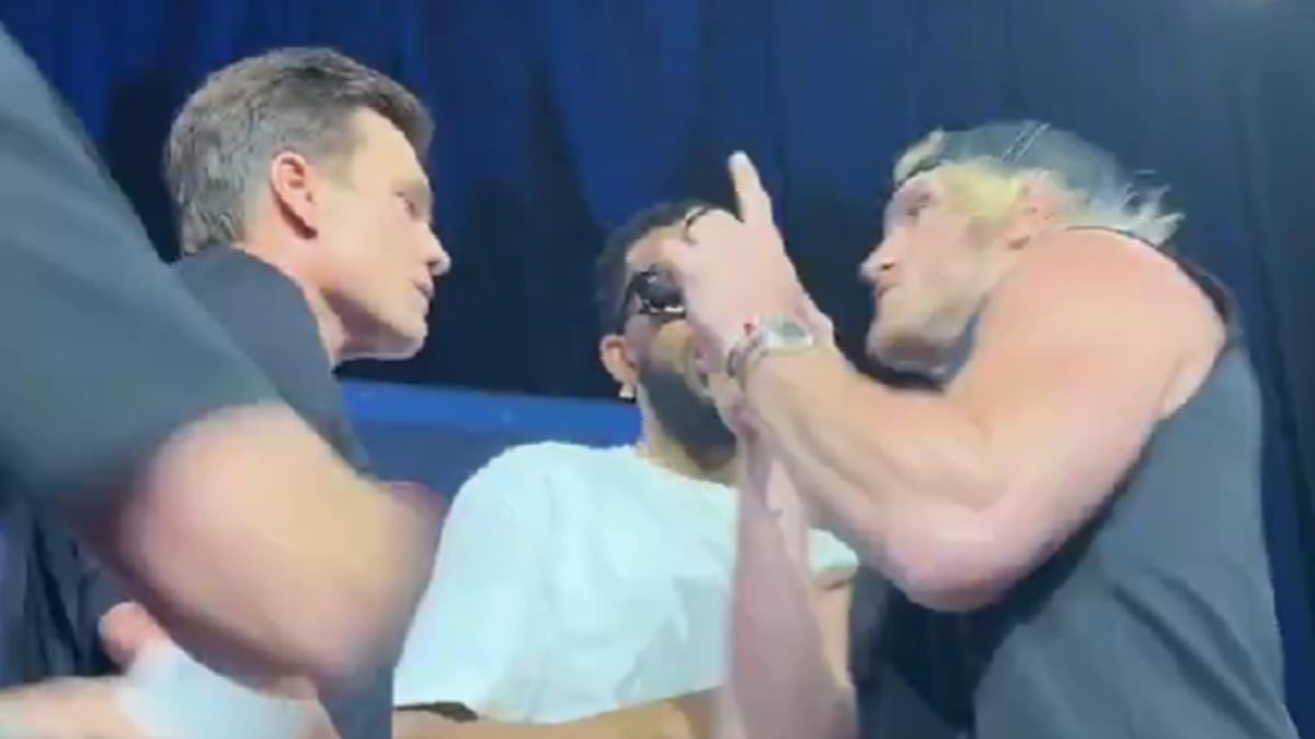Watch: Tom Brady Gets Physical With WWE Star At Fanatics Fest