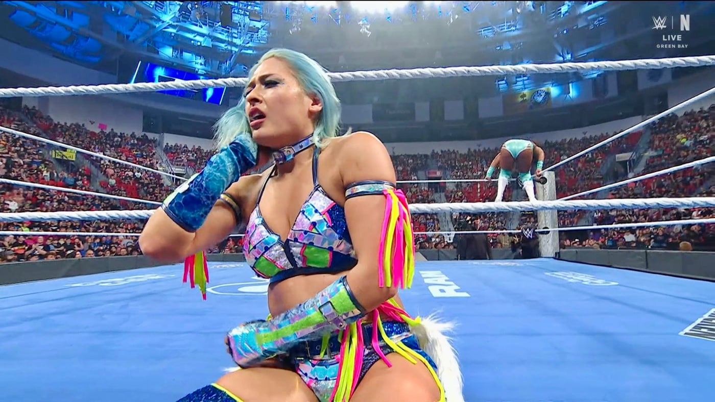 Giulia Lashes Out After 2-Minute Loss on SmackDown