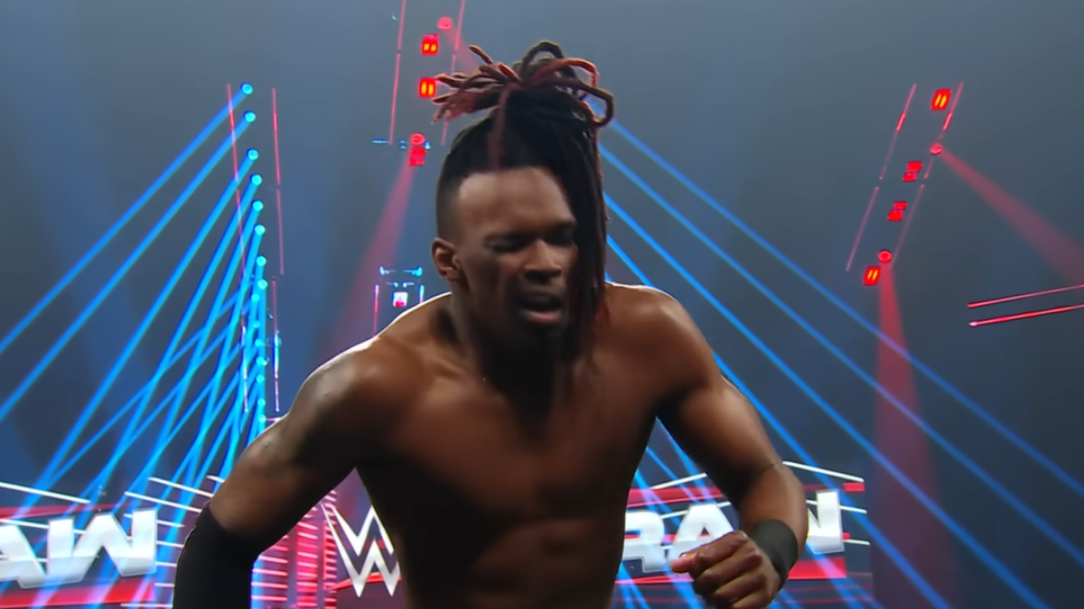 Je’Von Evans Reveals He Was ‘Seeing Stars’ Before WWE Stopped Match