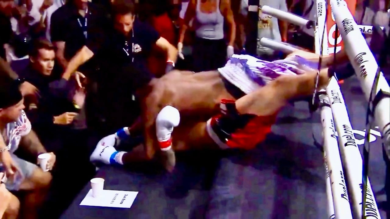 Ex-WWE Star Disqualified For Shoving In Pro Boxing Debut
