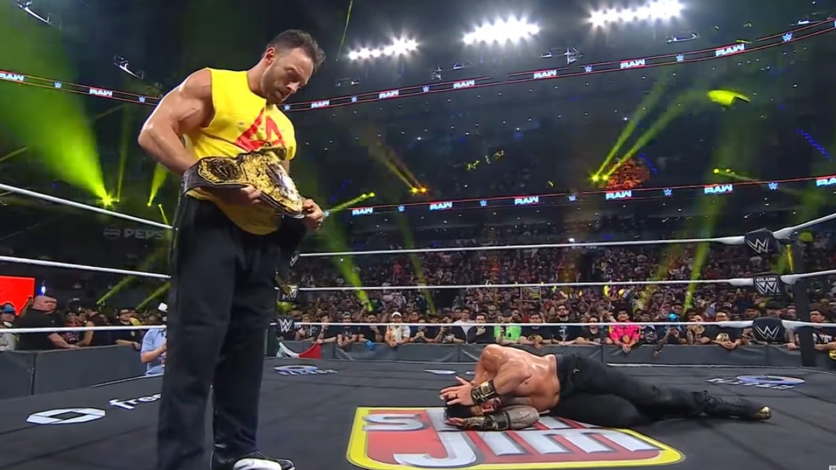 WWE Discussed LA Knight Dethroning Roman Reigns For World Title