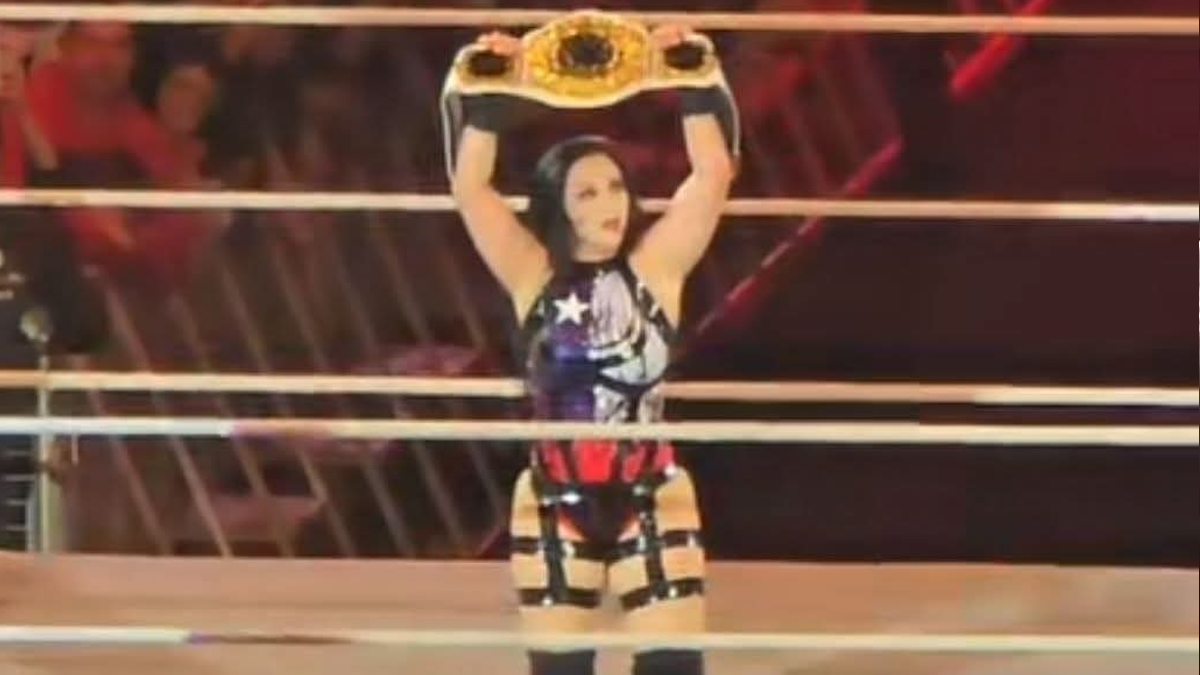 Stephanie Vaquer Wins Back WWE Women’s World Title in Her Hometown
