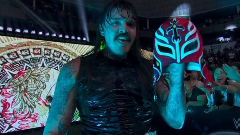 Dominik Mysterio Unmasks His Father Rey Mysterio at AAA Show